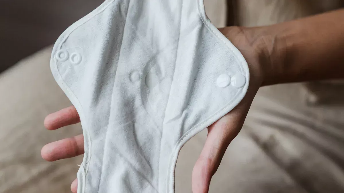 Hoe kan ik stoppen met plassen uit de luier te komen?