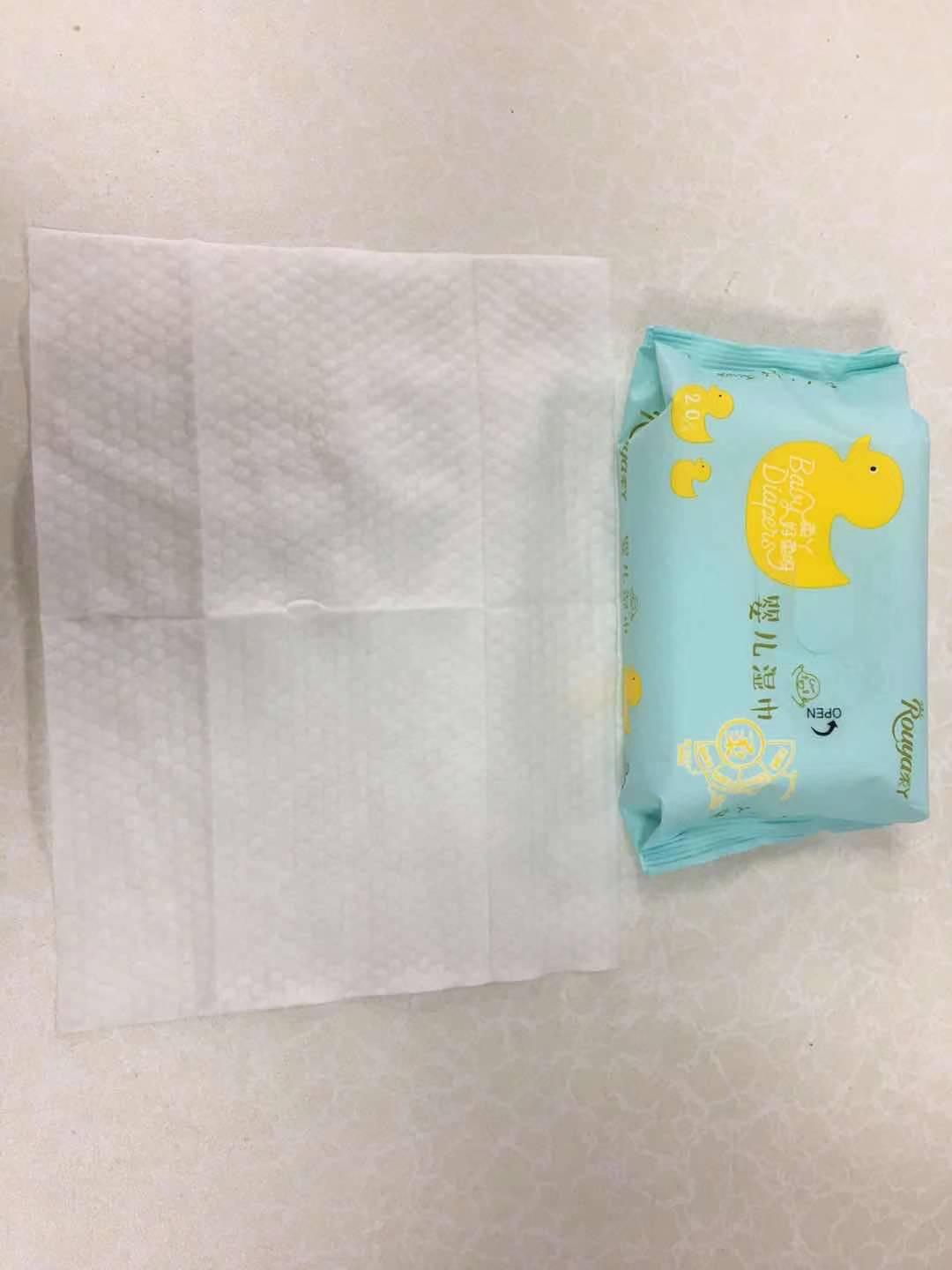 Zachte vochtige babydoekjes van hoge kwaliteit om te desinfecteren